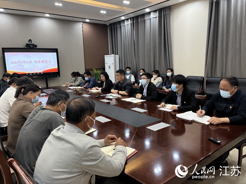 馬莊村以晨會(huì)開(kāi)啟一天的工作。人民網(wǎng) 閆峰攝