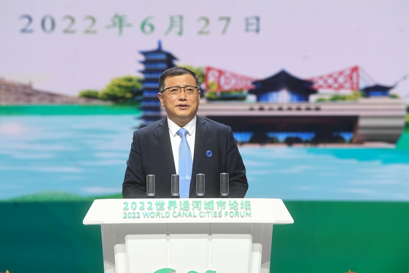 揚(yáng)州市委常委、常務(wù)副市長陳鍇竑作推介發(fā)言。邵丹攝