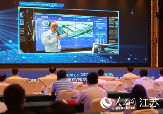 圖為浦口區(qū)集成電路企業(yè)介紹智能制造系統(tǒng)。浦口區(qū)委宣傳部供圖