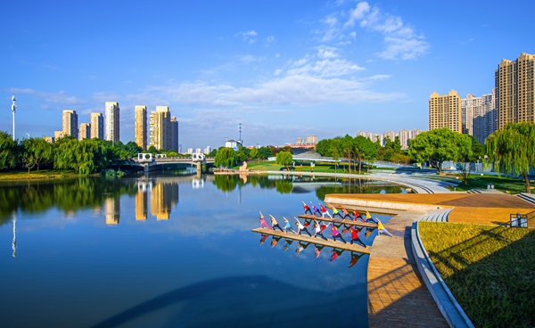 漫步街頭，科產(chǎn)城人融合的理念貫穿始終。無錫高新區(qū)管委會供圖