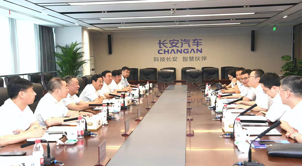 張濤帶隊(duì)赴重慶對接洽談項(xiàng)目。 白永民攝