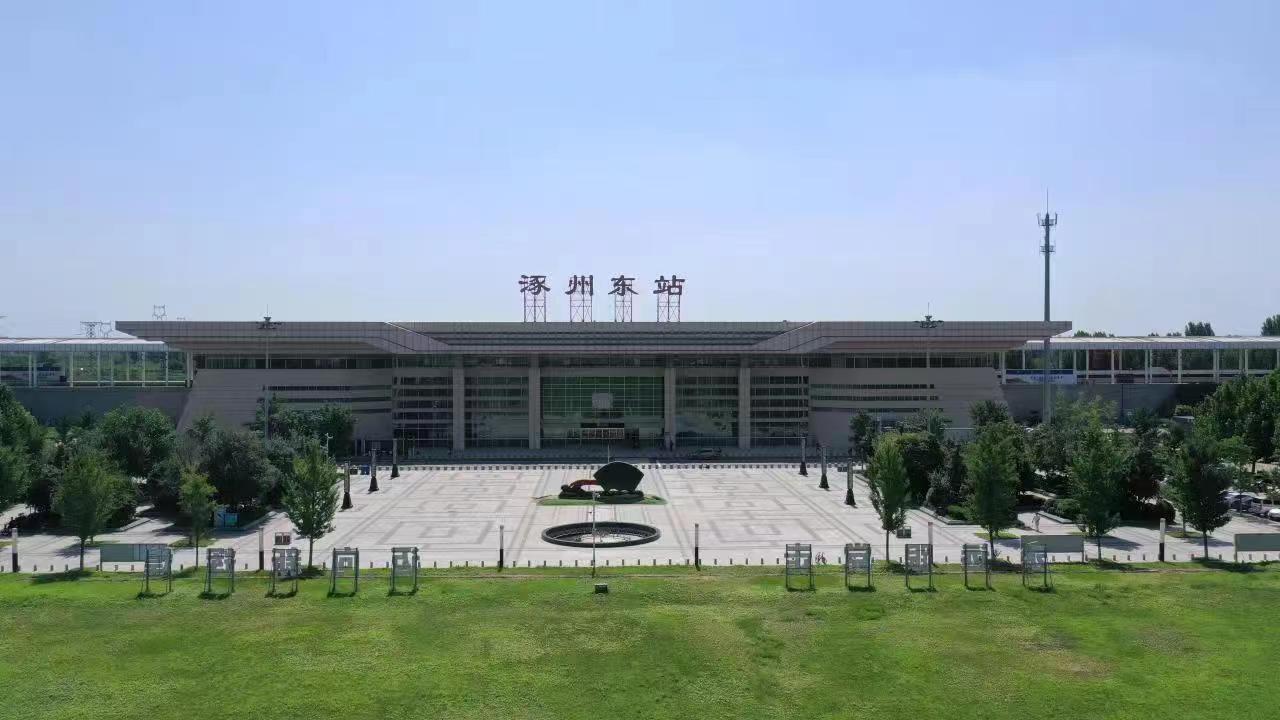 通勤專列高鐵始發(fā)站涿州東站。 熊華明、王聚言攝