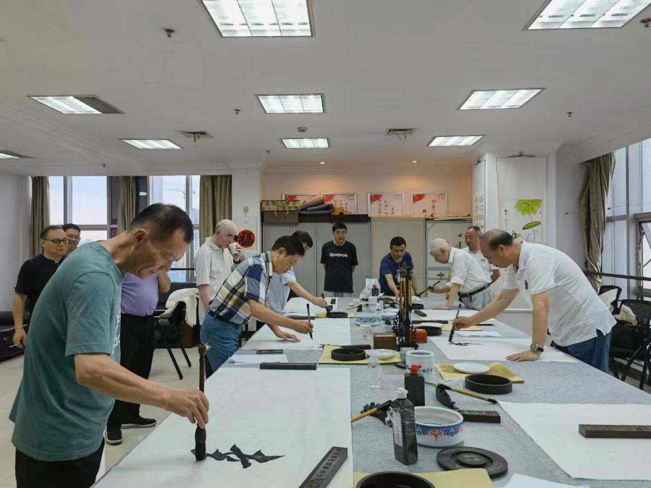 書畫作品創(chuàng)作交流活動。鄧慧芳攝