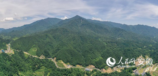 大別山旅游扶貧快速通道。人民網(wǎng) 陳若天攝