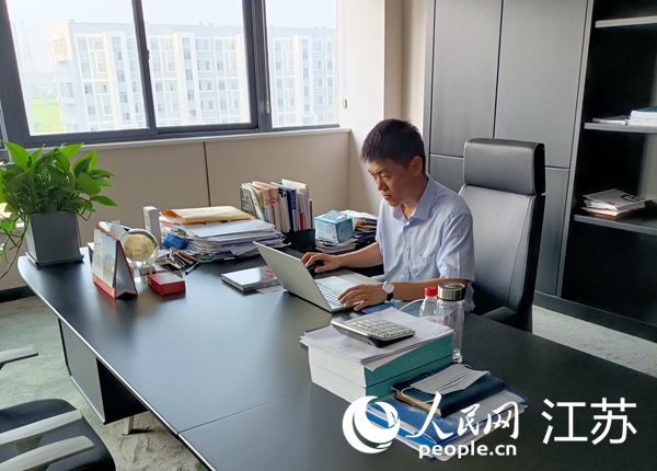 江蘇海安市2021年引進(jìn)的高端人才朱涼偉博士。人民網(wǎng)記者 王繼亮攝