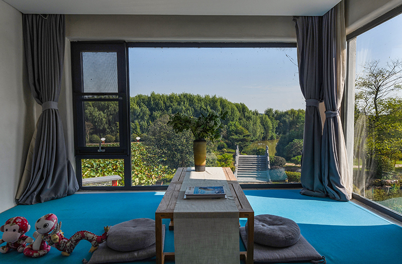 位于四頂山腳下的四頂山居，推窗見景，望山親水。吳芳攝