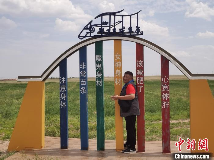 通訊：在鄂爾多斯體驗(yàn)草原之美的臺胞們