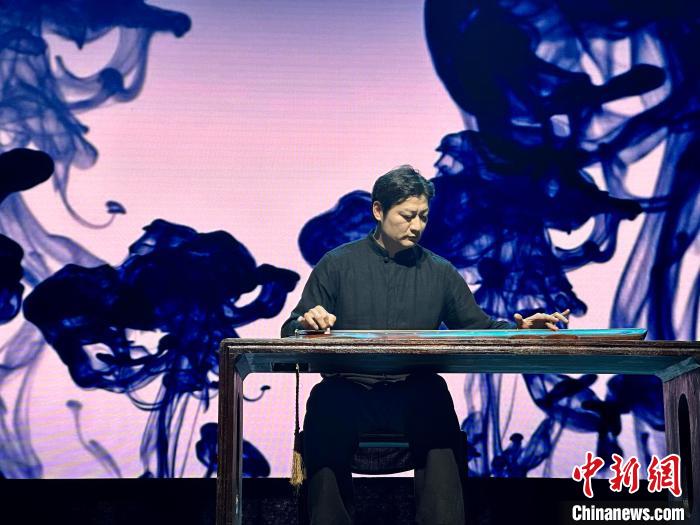 臺灣老師林法演奏《廣陵散》?！堺惥?攝