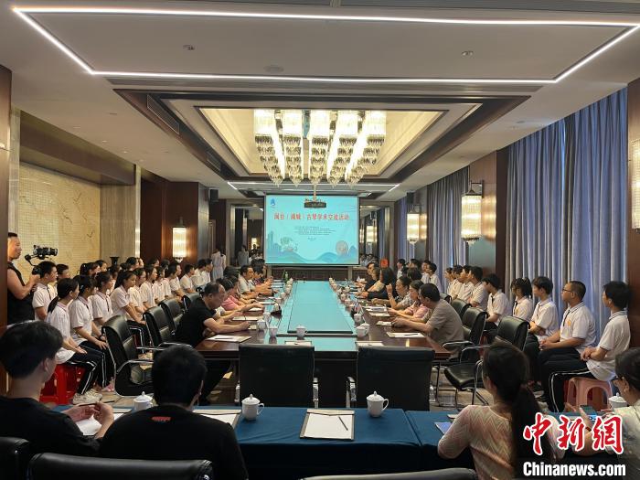 閩臺古琴技藝培訓交流活動同步舉行。　葉國寶 攝