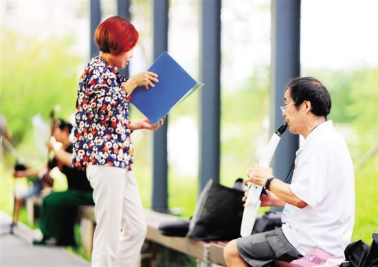 美舍河鳳翔濕地公園成為市民休閑的好去處。 南國都市報記者 汪承賢 攝