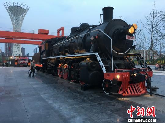 公園內(nèi)保留布置了蒸汽時(shí)代火車(chē)頭?！「呒t超 攝