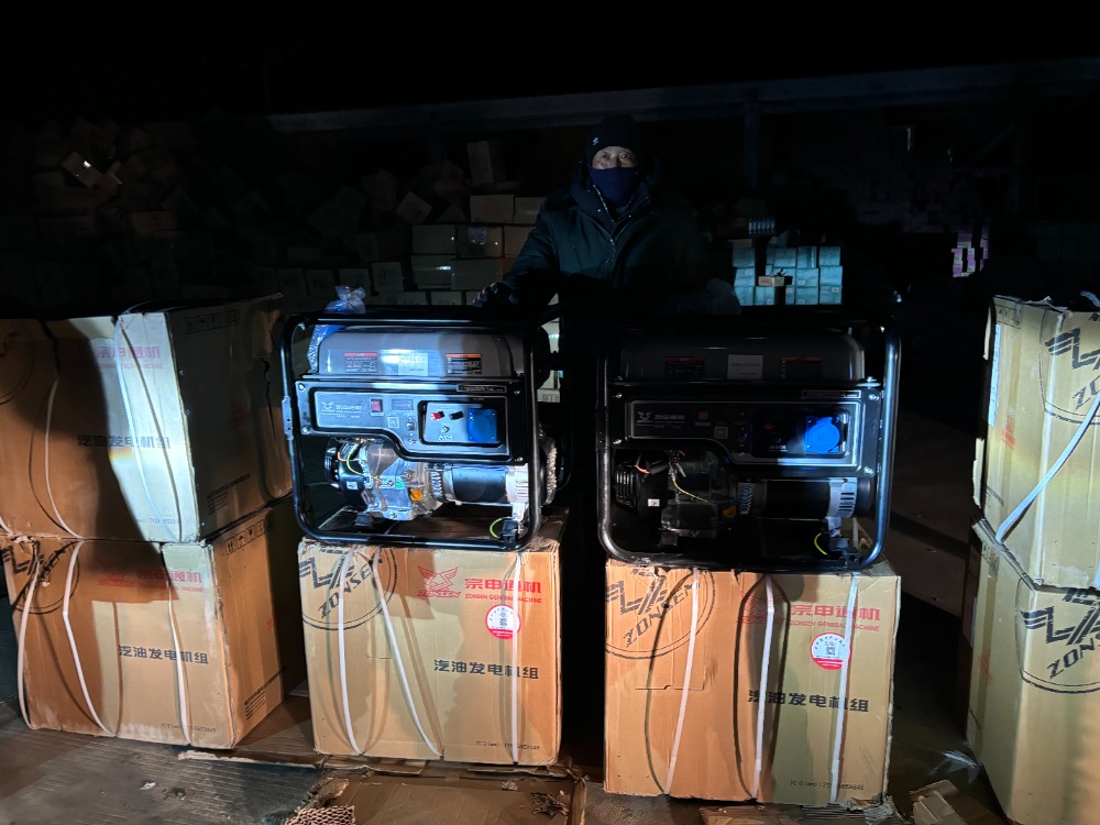 震區(qū)所需 重慶所能！重慶首批救援物資跨越千里抵達(dá)雪域高原