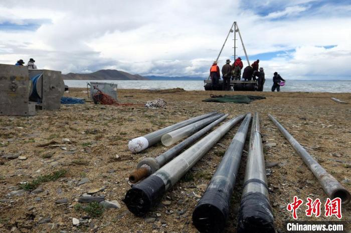 科考隊員從巴木錯采集的科研樣品。　<a target='_blank' ><p  align=