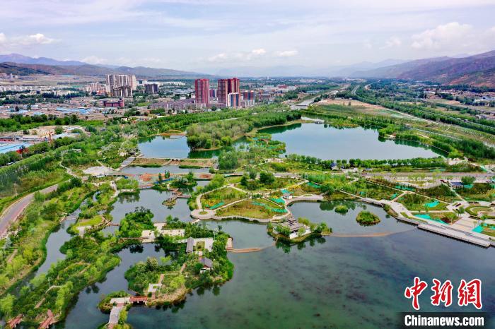 西北城市西寧立生態(tài)文明高地新典范：“一城山水、百園千姿”
