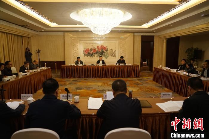 圖為座談會現(xiàn)場?！∨擞隄?攝