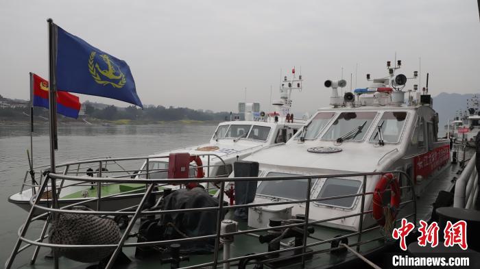 聯(lián)合巡江守護(hù)活動現(xiàn)場?！〗部h融媒體中心 攝