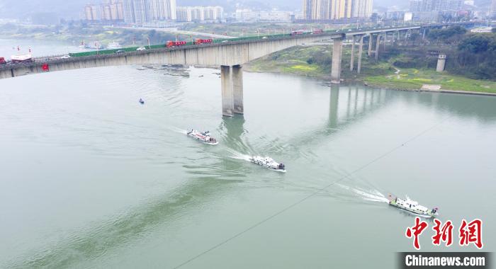 聯(lián)合巡江守護(hù)活動現(xiàn)場。　江安縣融媒體中心 攝