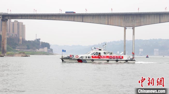 聯(lián)合巡江守護(hù)活動現(xiàn)場?！〗部h融媒體中心 攝