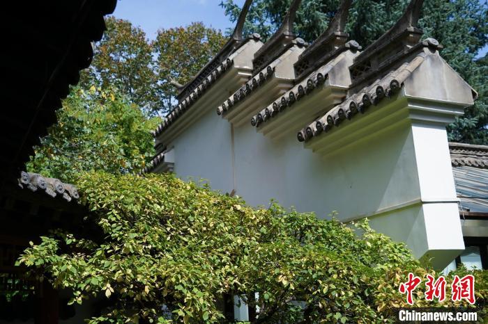 圖為西寧園林植物園內(nèi)的蘇式風(fēng)格建筑?！●R銘言 攝