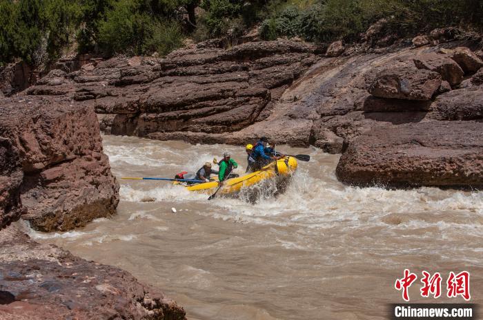 圖為瀾滄江生態(tài)漂流?！憸娼雌饔邢薰竟﹫D