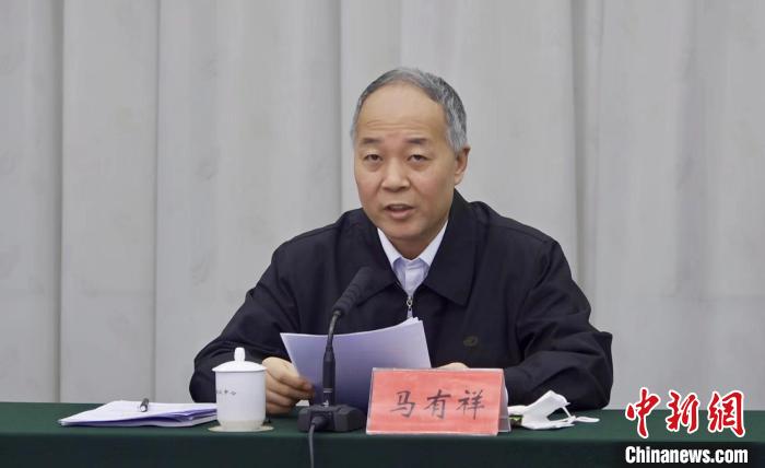 圖為農(nóng)業(yè)農(nóng)村部副部長(zhǎng)馬有祥在部省共同打造青海綠色有機(jī)農(nóng)畜產(chǎn)品輸出地推進(jìn)會(huì)議上講話?！±罱瓕?攝