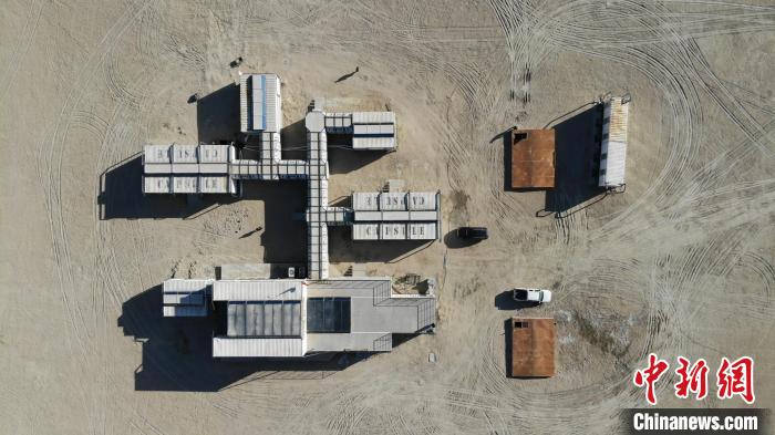 圖為無人機(jī)航拍火星營地?！O睿 攝