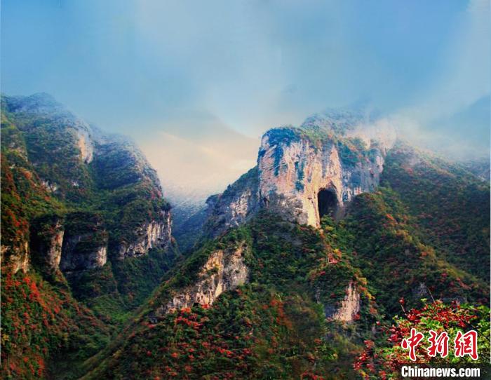 萬(wàn)源魚泉地標(biāo)。　朱平安 攝