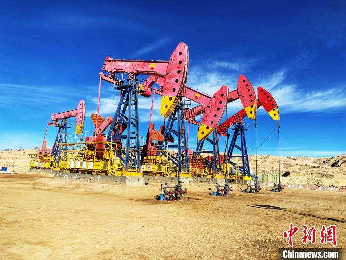 圖為青海油田采油基地。　孫睿 攝