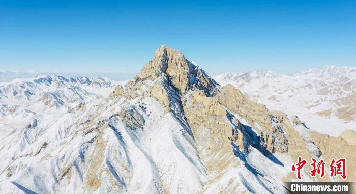 圖為山川被白雪覆蓋?！《继m縣融媒體中心供圖