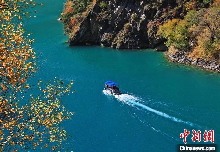 松坪溝風(fēng)光?！『吻搴?攝