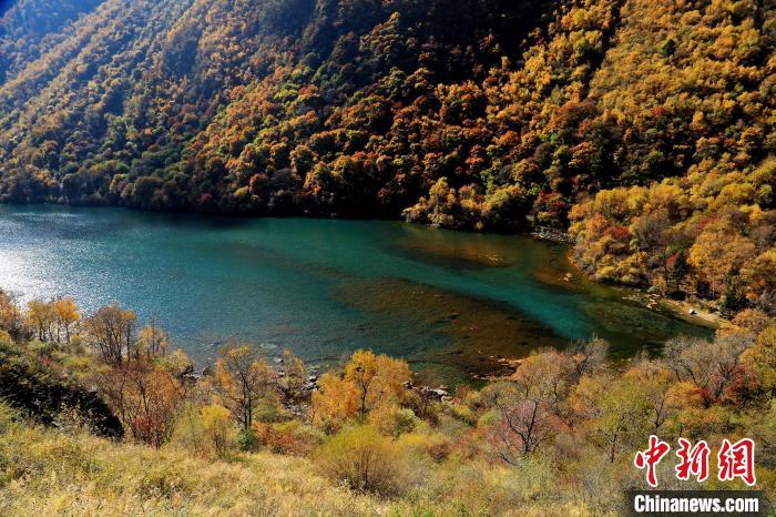 松坪溝風(fēng)光?！『吻搴?攝