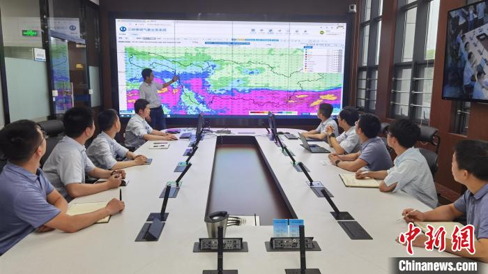 三峽梯調(diào)開展聯(lián)合會(huì)商。(資料圖) 莫祖鳳 攝