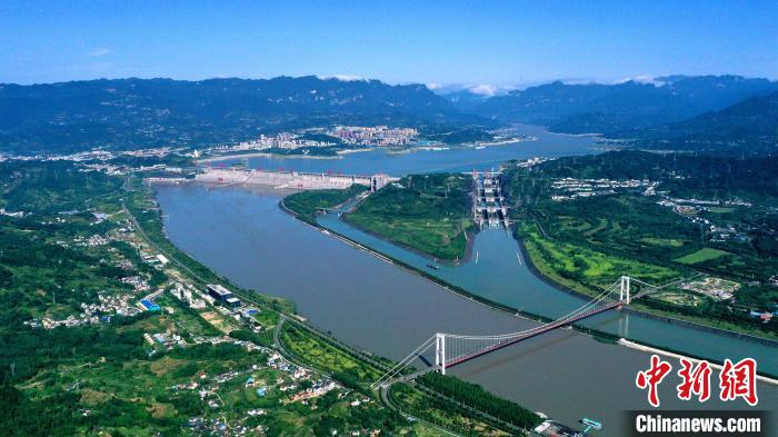 2022年夏季三峽工程為中下游補(bǔ)水。(資料圖) 湯偉 攝