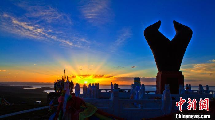 資料圖為果洛州境內(nèi)的黃河源頭牛頭碑?！」逯菸麄鞑抗﹫D