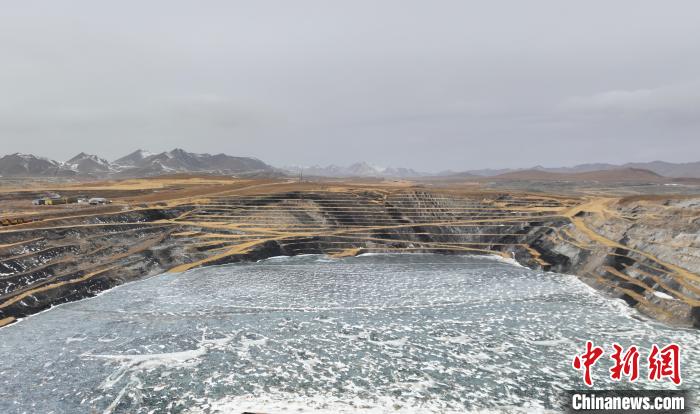 航拍圖為青海省海西蒙古族藏族自治州天峻縣木里礦區(qū)?！●R銘言 攝