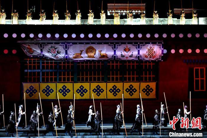 3月17日，西藏拉薩，《文成公主》大型史詩(shī)劇演出現(xiàn)場(chǎng)。　李林 攝