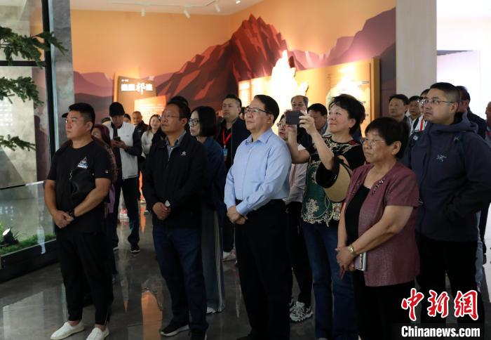 圖為臺商參訪祁連山國家公園生態(tài)科普館。　薛蒂 攝