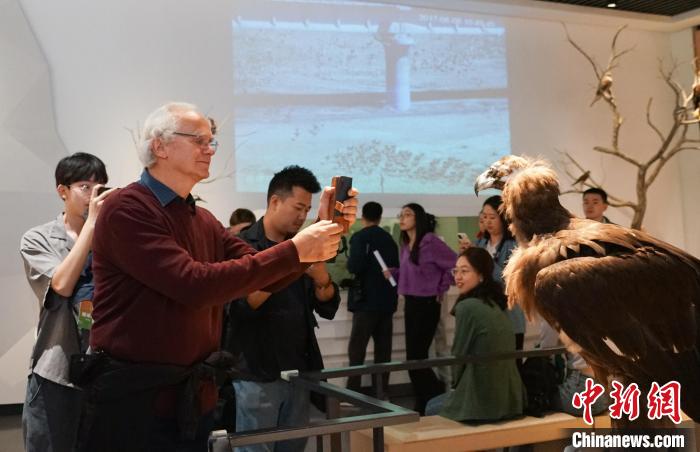 多國(guó)政黨代表訪(fǎng)青海西寧感知生態(tài)文明之美