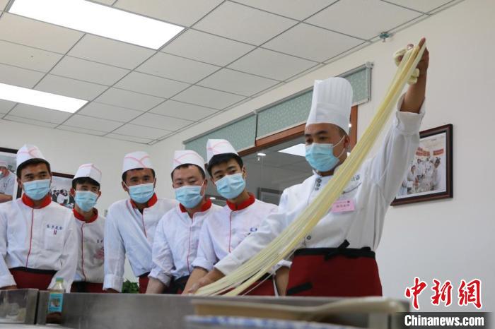 甘肅推特色企業(yè)新型學(xué)徒制培訓(xùn):企校合作、工學(xué)交替