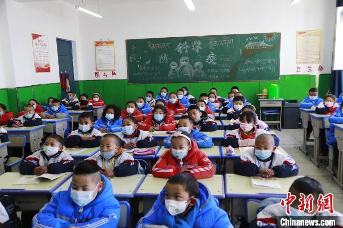 圖為正在上課的學生。　馬銘言 攝