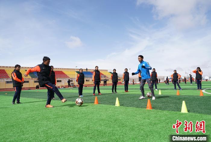 圖為孩子們正在進行訓練?！●R銘言 攝