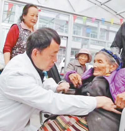 傾情助人，守護(hù)鄉(xiāng)親健康