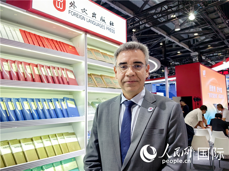 巴西東進出版社社長高文勇接受人民網(wǎng)專訪。人民網(wǎng)記者 符園園攝