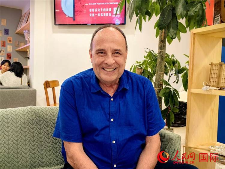 巴西坎皮納斯州立大學文學院資深教授弗朗西斯科·福特·哈德曼接受人民網(wǎng)專訪。人民網(wǎng)記者 符園園攝