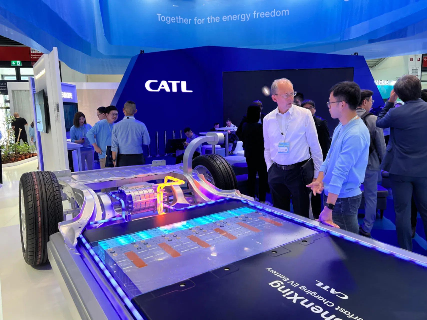 寧德時代在德國國際汽車及智慧出行博覽會的展臺。人民網(wǎng)記者 李強攝