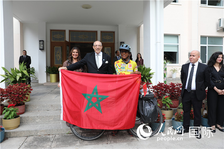 9月6日，摩洛哥駐華大使阿卜杜勒卡迪爾·安薩里在大使官邸舉行儀式，歡迎并招待卡里姆·穆斯塔。人民網(wǎng)記者 王晶攝