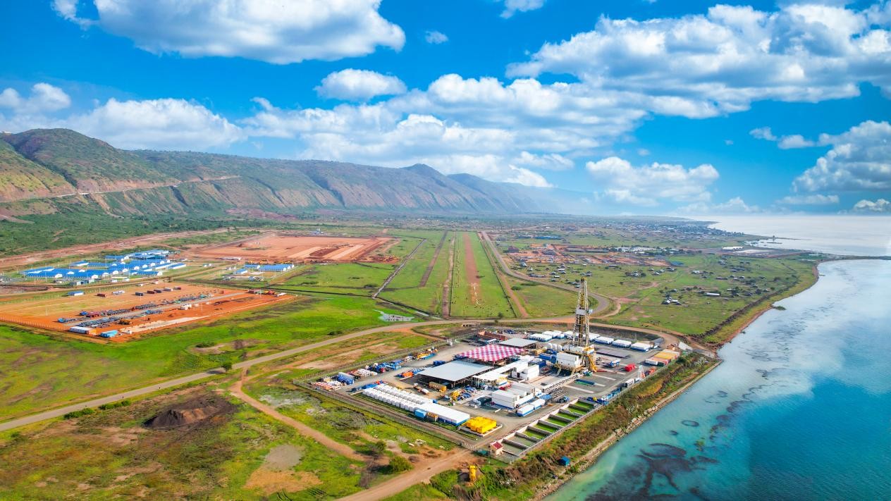 翠鳥油田開發(fā)項(xiàng)目現(xiàn)場(chǎng)航拍圖。田雨攝