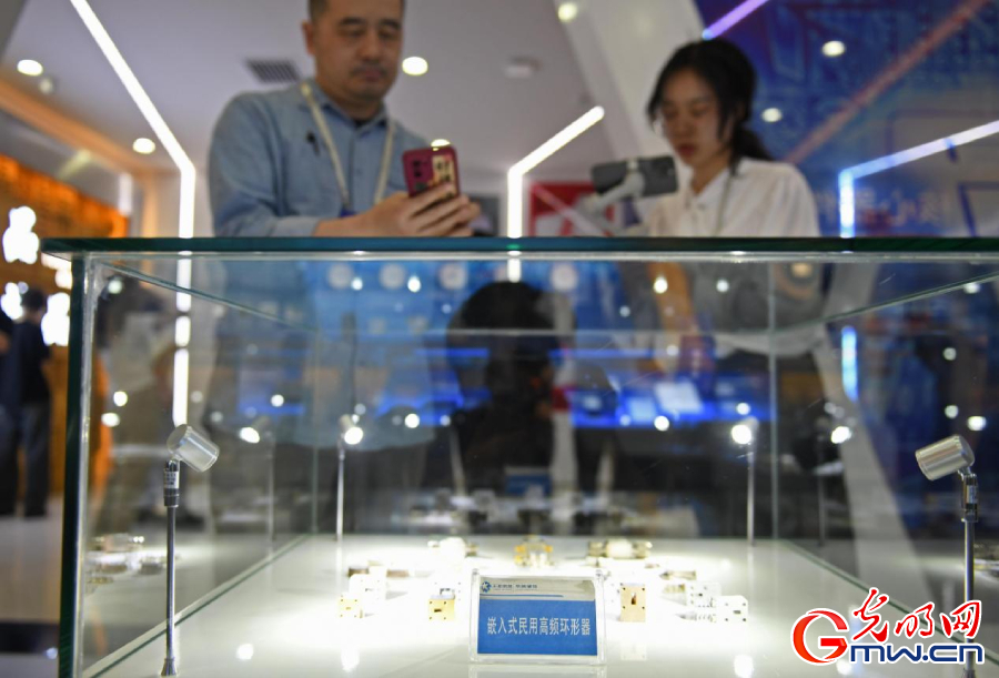 組圖丨AI、網(wǎng)絡(luò)安全、跨境電商……數(shù)字經(jīng)濟(jì)如此 “陜”耀