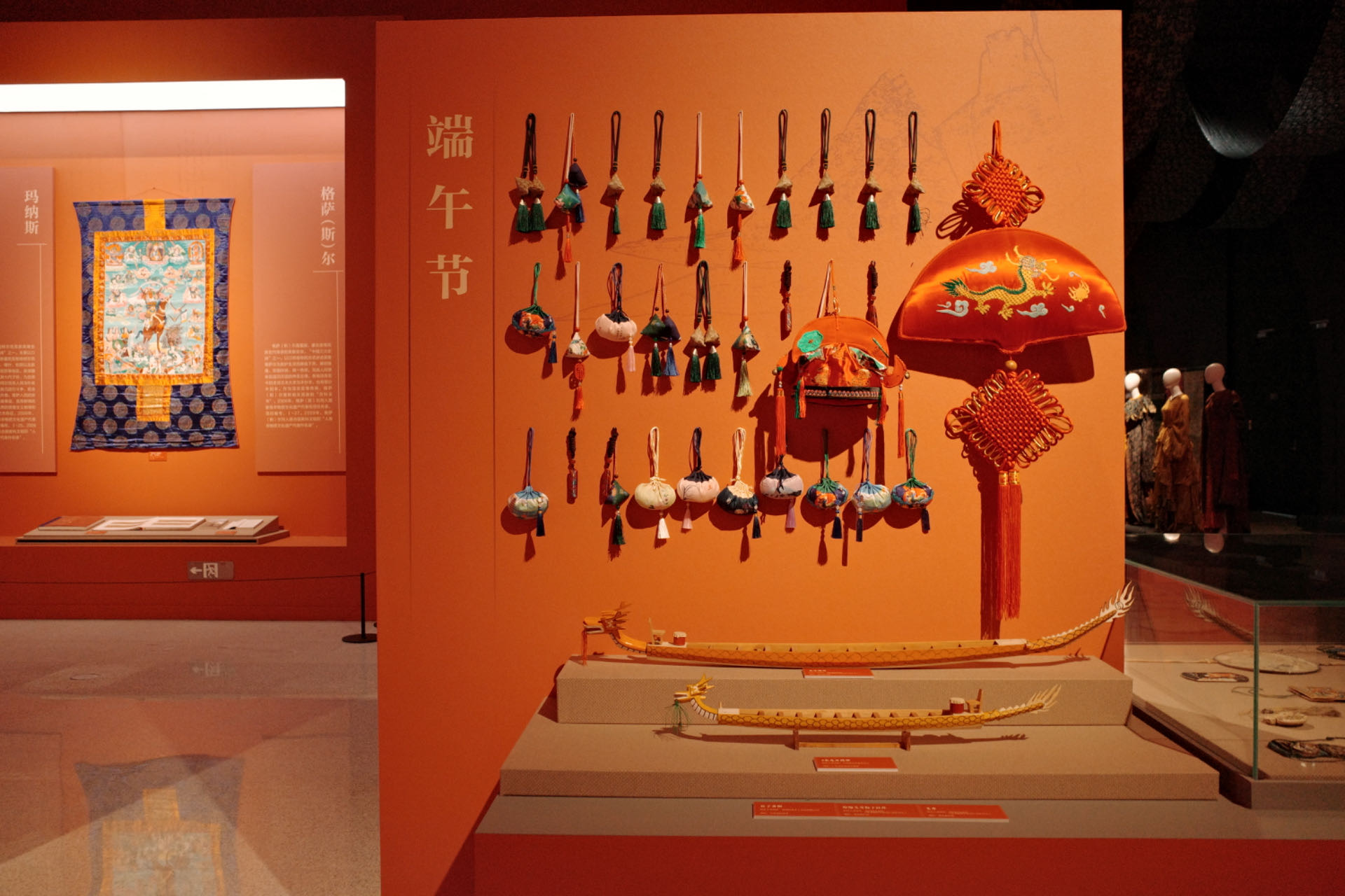 “氣象萬(wàn)千——中國(guó)非遺保護(hù)實(shí)踐主題展”展示了端午節(jié)主題的非遺。人民網(wǎng)記者 劉微攝