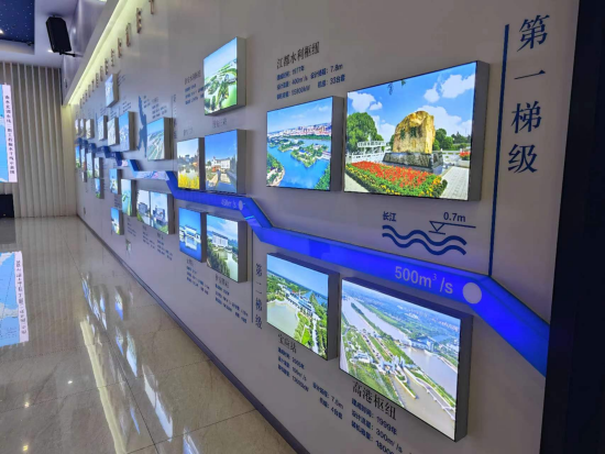 長(zhǎng)江水跨越13級(jí)“階梯”一路北上。人民網(wǎng)記者 黃鈺攝